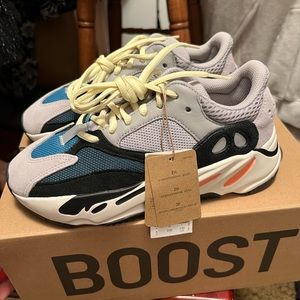 Adidas Yeezy Boost 700 Wave Runner